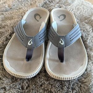 Men’s Olukai Ulele flip flops.